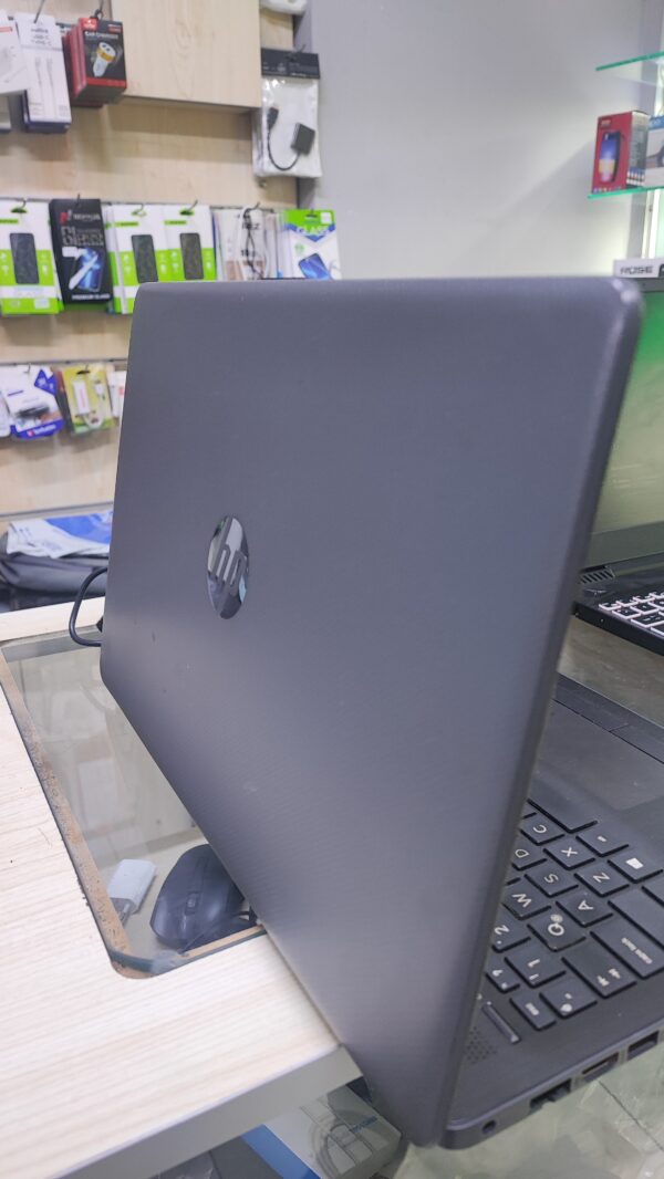 HP 15-DA i5-8265U 1.6Ghz 8GB 256GB M2 SSD-15.6" MX110 2GB