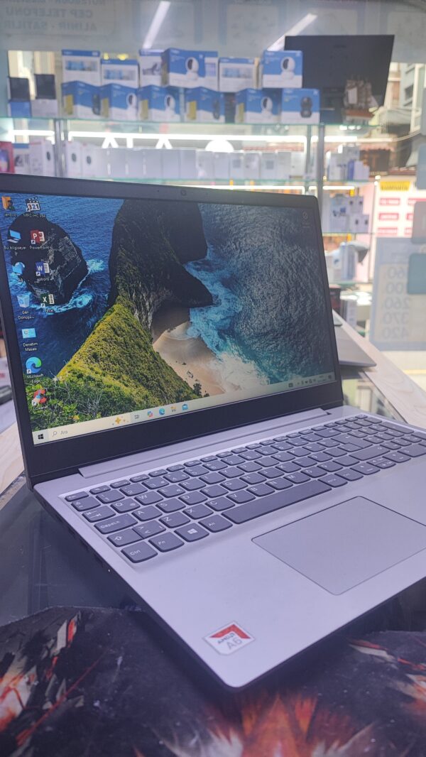 Lenovo AMD A6-9225 2.60Ghz 4GB 128GB AMD Radeon