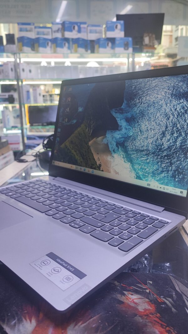 Lenovo AMD A6-9225 2.60Ghz 4GB 128GB AMD Radeon