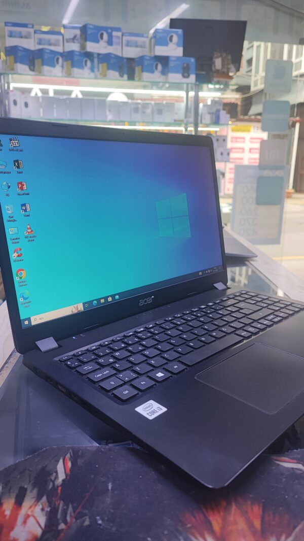 Acer i3-1005G1 1.40Ghz 8GB 256GB intel UHD