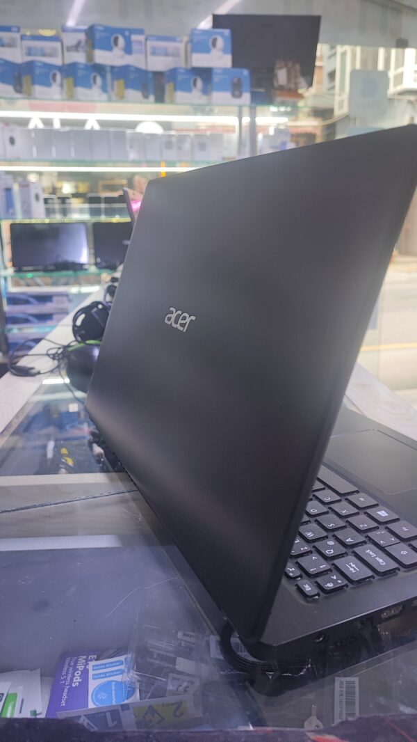 Acer i3-1005G1 1.40Ghz 8GB 256GB intel UHD