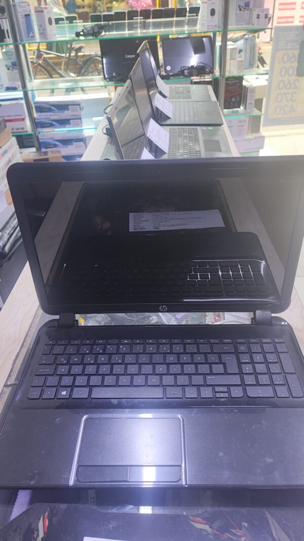 HP intel i3-3110 2.40Ghz 4GB 120GB GT820M 2GB