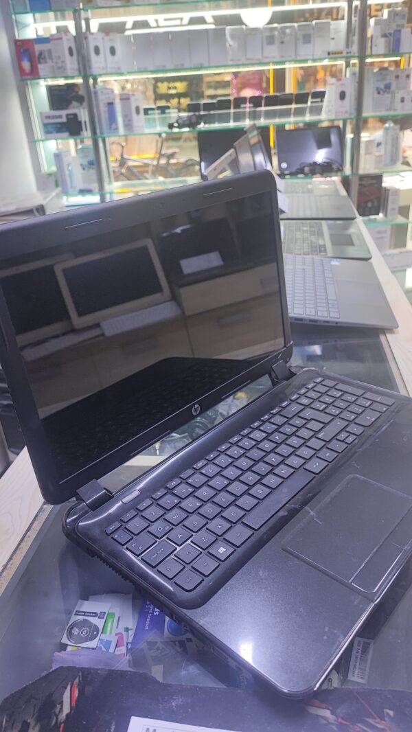 HP intel i3-3110 2.40Ghz 4GB 120GB GT820M 2GB