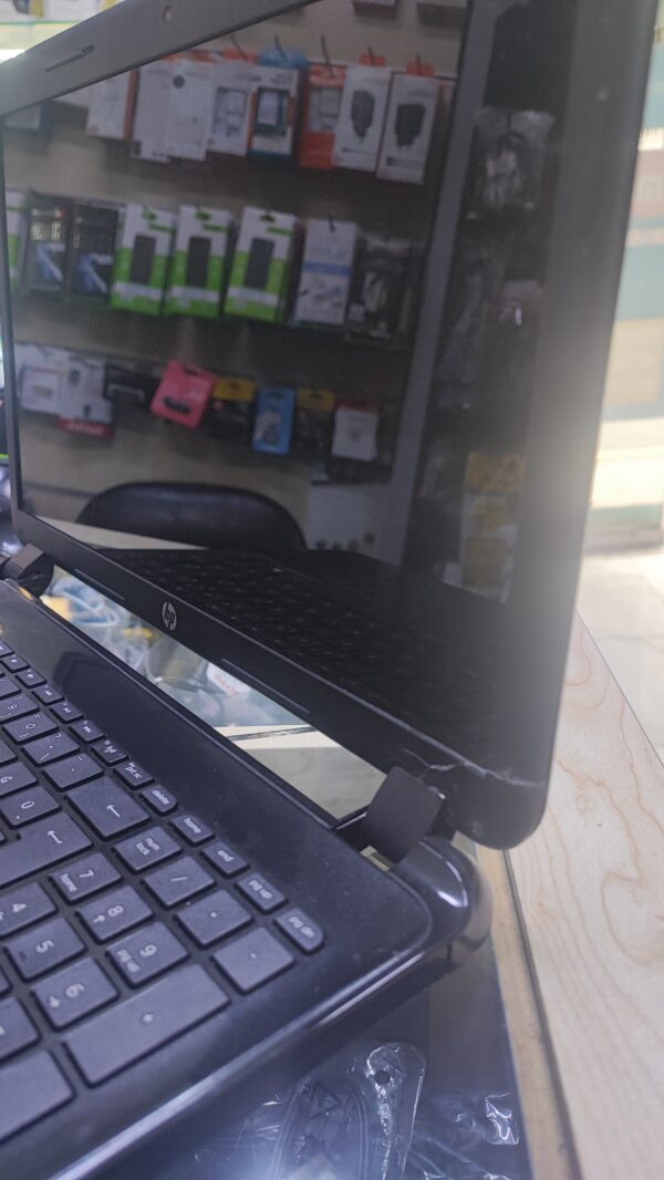 HP intel i3-3110 2.40Ghz 4GB 120GB GT820M 2GB