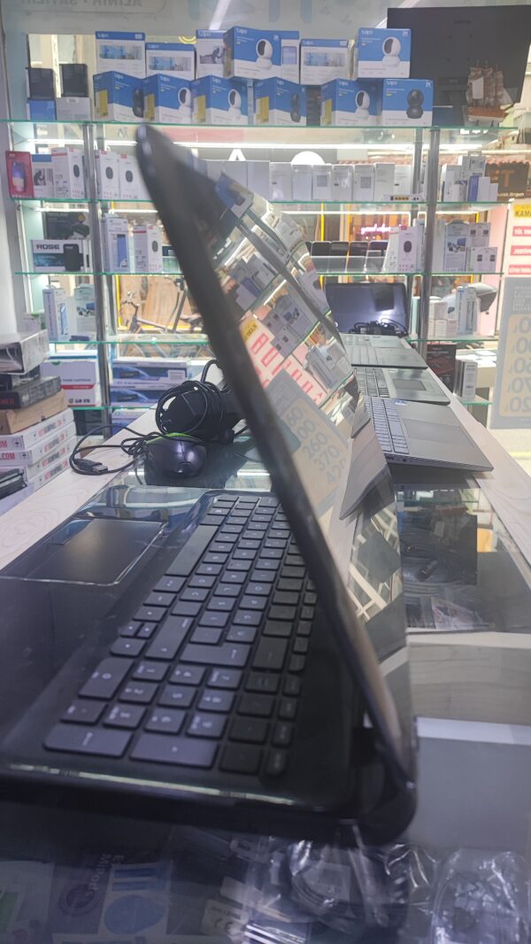 HP intel i3-3110 2.40Ghz 4GB 120GB GT820M 2GB