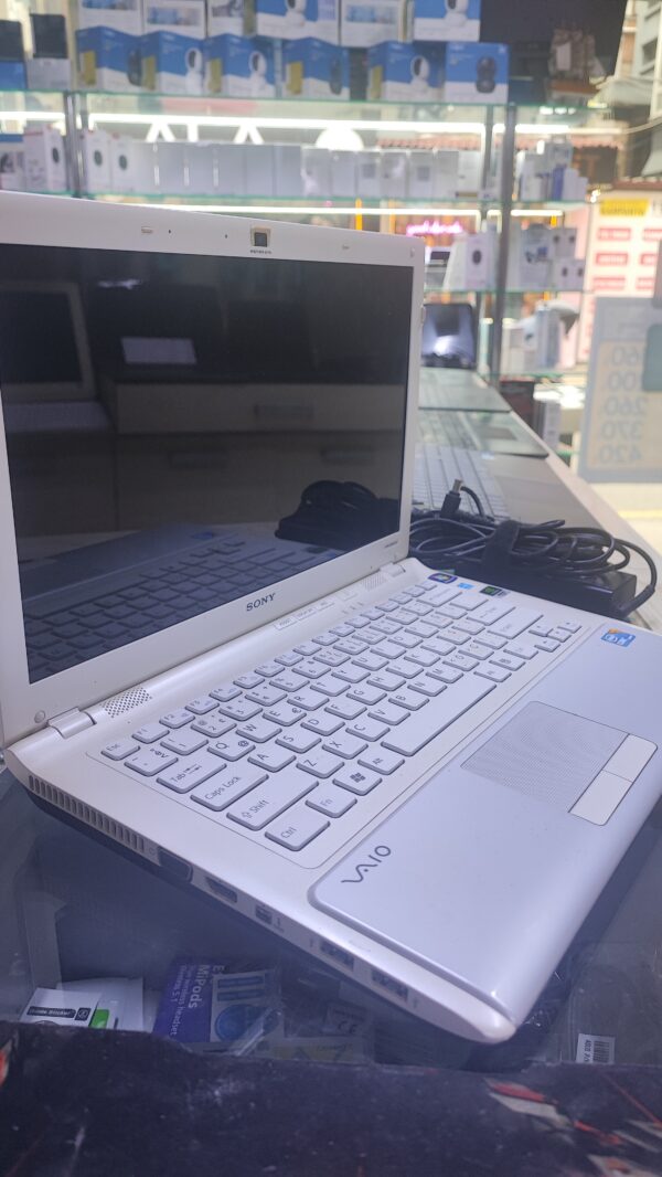Sony Vaio i3-M330 2.13Ghz 4GB 128GB SSD GT310M 1GB