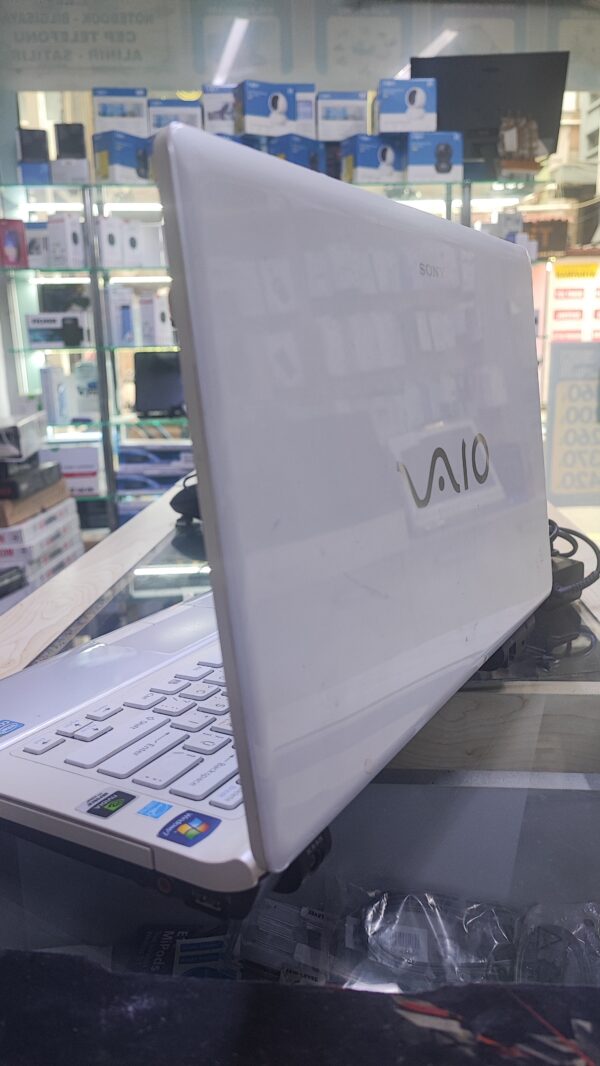 Sony Vaio i3-M330 2.13Ghz 4GB 128GB SSD GT310M 1GB
