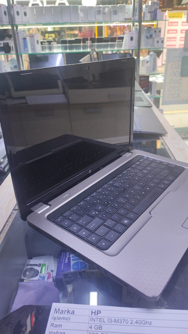 HP i3-M370 2.40Ghz 4GB Ram 320HDD intel HD